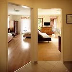 Bed & Breakfast Hullam 4*