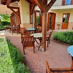 Bed & Breakfast Hullam 4*