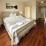 Hullam 4* Balatonmariafurdo