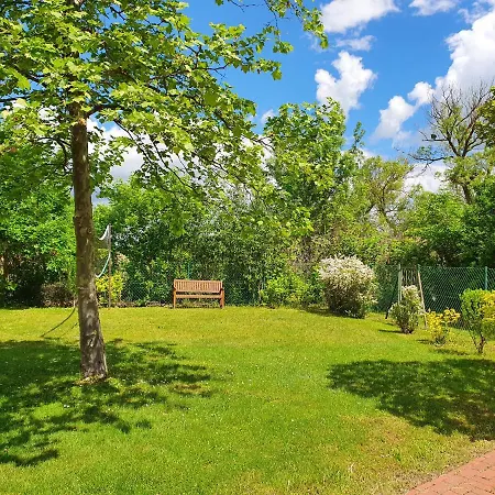 胡拉姆别墅住宿加早餐旅舍 住宿加早餐酒店 Balatonmáriafürdő