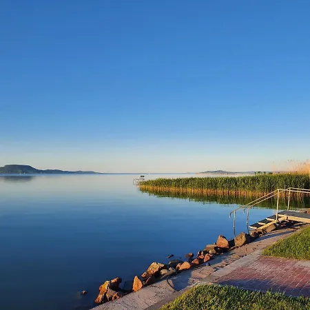 Bed & Breakfast Hullam Balatonmariafurdo