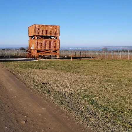 胡拉姆别墅住宿加早餐旅舍 Balatonmáriafürdő