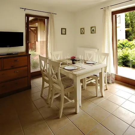 Hullam Bed & Breakfast 4*