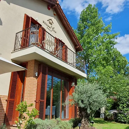 לינה וארוחת בוקר Hullam