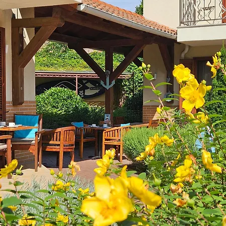 Hullam Bed & Breakfast