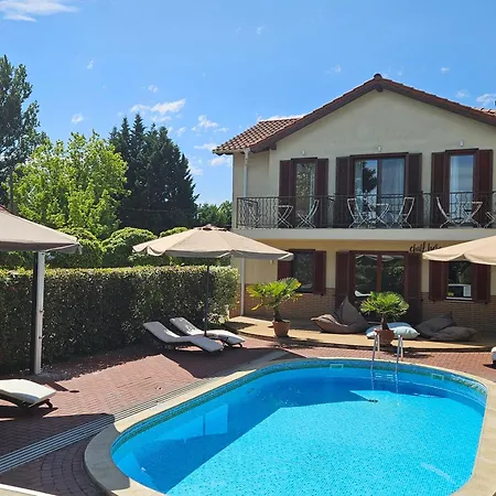 Bed & Breakfast Hullam 4*