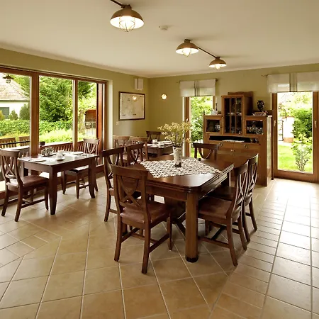 לינה וארוחת בוקר Hullam 4*