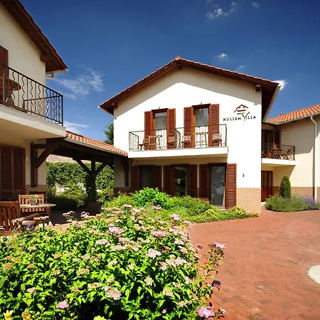 Hullam Bed & Breakfast