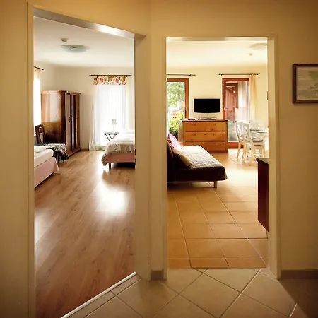 Bed & Breakfast Hullam 4*