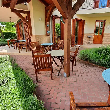 Bed & Breakfast Hullam 4*