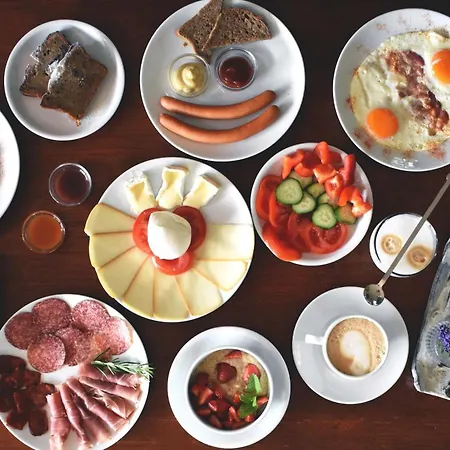 Bed & Breakfast Hullam 4*