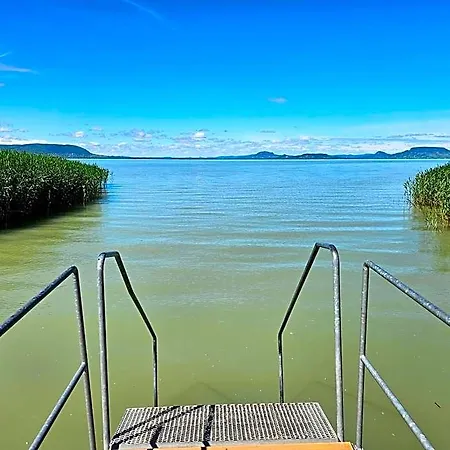 Hullam Balatonmáriafürdő