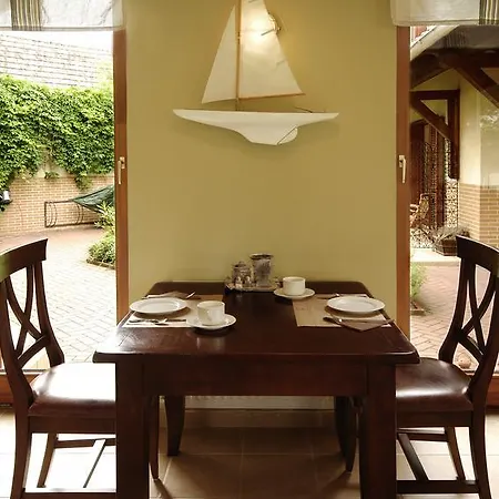 Bed & Breakfast Hullam 4*