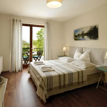 Hullam Bed & Breakfast