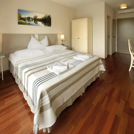 Hullam 4* Balatonmariafurdo