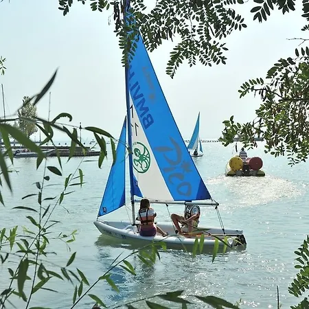 Hullam 4* Balatonmariafurdo