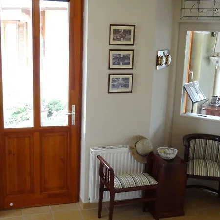 Bed & Breakfast Hullam 4*