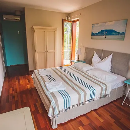 לינה וארוחת בוקר Hullam Balatonmáriafürdő