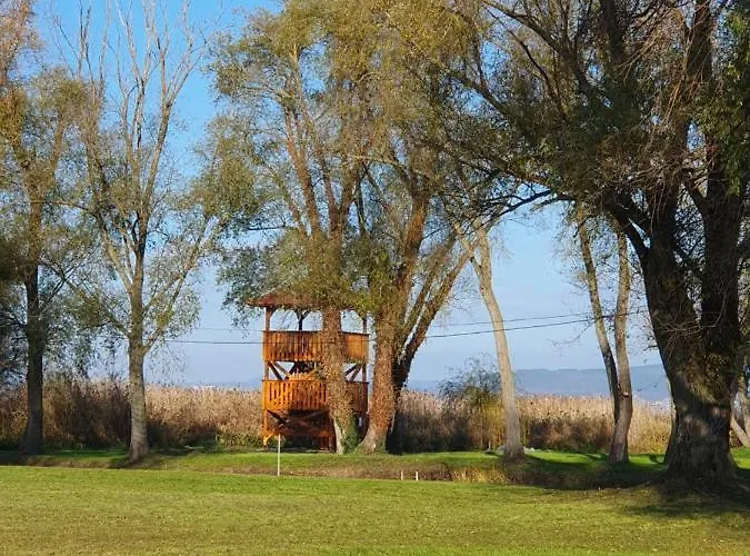 胡拉姆别墅住宿加早餐旅舍 Balatonmáriafürdő