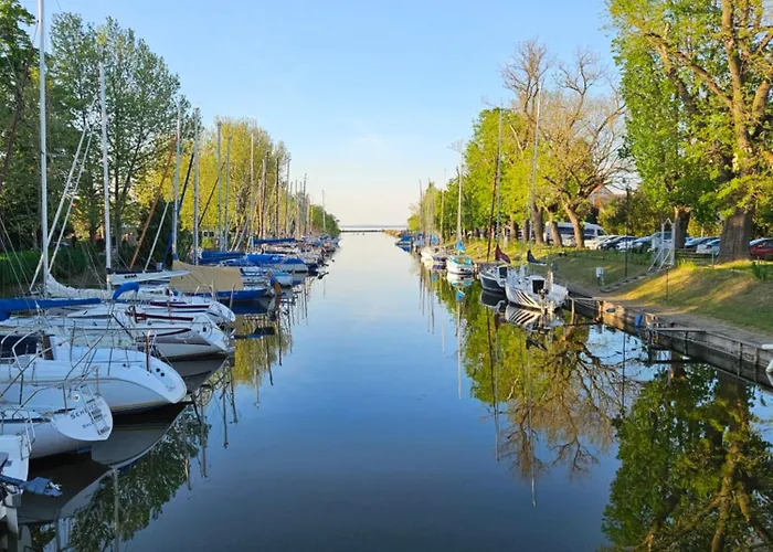 胡拉姆别墅住宿加早餐旅舍 住宿加早餐酒店 Balatonmáriafürdő
