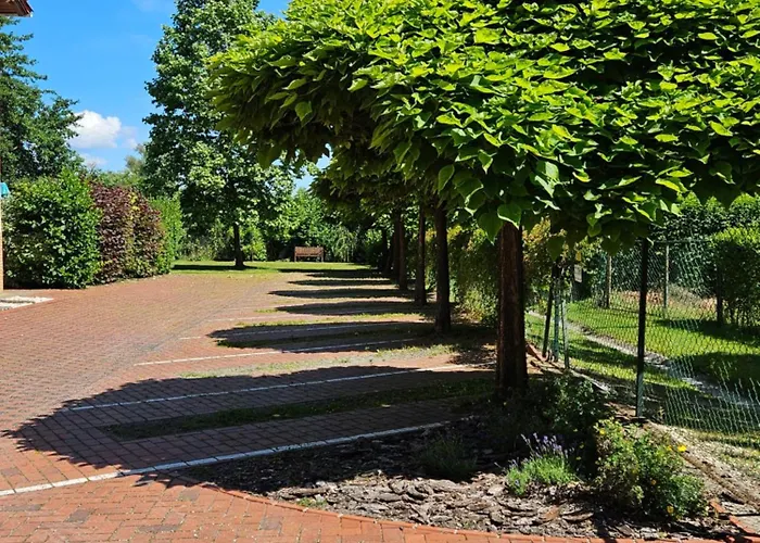 胡拉姆别墅住宿加早餐旅舍 4* Balatonmáriafürdő
