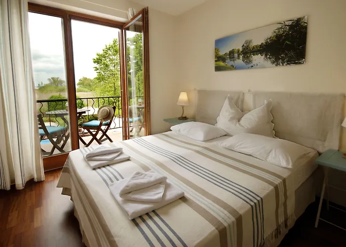 Hullám Bed and breakfast 4*