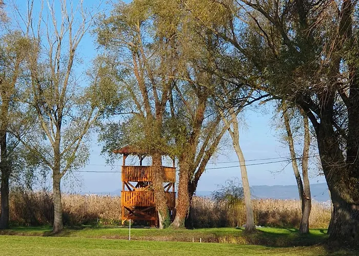 Hullam Bed and Breakfast 4*